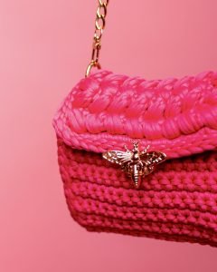 Hot Pink Bee Crossbody Bag – Bild 2